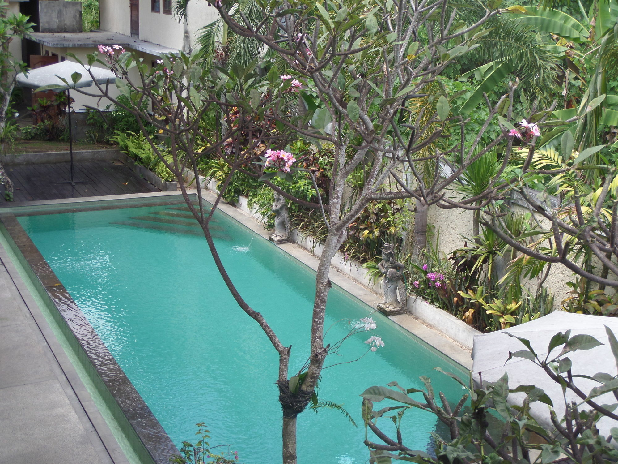 Anini Raka Resort&spa Resor
